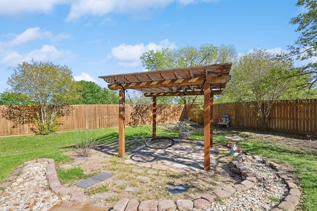 Villa Wellness Oasis 5Br W Pool + Huge Yard + Fire Pit Sachse Exterior foto